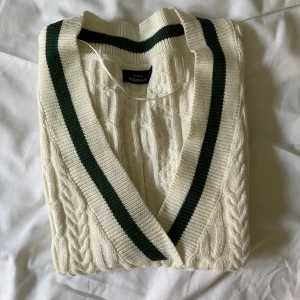 Stickad väst - Söt stickad väst!