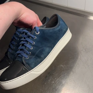 lanvins - Sjukt feta lanvins till sommaren! bra skick 9/10 Box samt dustbag ingår! Nypris = 4499 Mitt pris = 2499