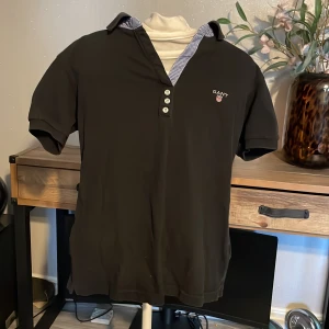 Gant piké.  - Fin gant piké. Storlek XXL, inte äkta gant så mer som en storlek M. 