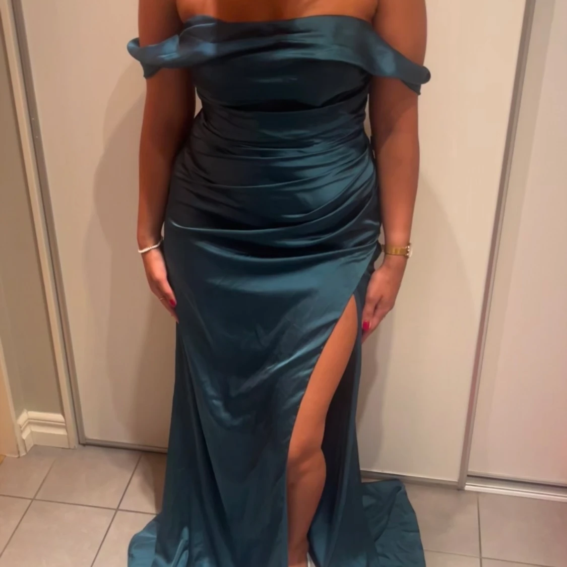 FESTKLÄNNING, BALKLÄNNING I GRÖN FÄRG - 1