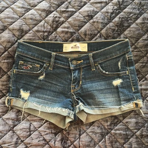 Low waist shorts  - Low waist shorts från hollister i gott skick, använda fåtals gånger💕 säljer pågrund av att dem blivit för små🩷