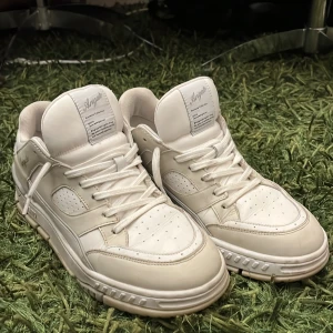 Axel arigato skor - Använt max 10 gånger  Bekväma