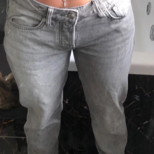 Low Waist jeans  - Helt nya ord pris 400