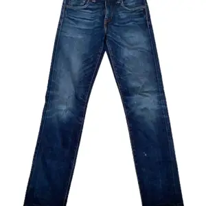 Säljer nu dessa snygga jeans från Levis | Skick : 8/10, sparsamt använda | Pris : Nypris : 1100kr, mitt pris 499kr. Priset är inte hugget i sten | Om du har några frågor är det bara att höra av dig! ❤️