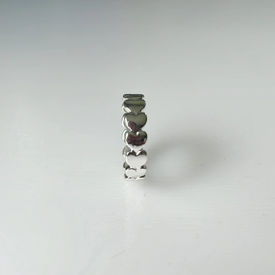 Silver ring med hjärtan - 90