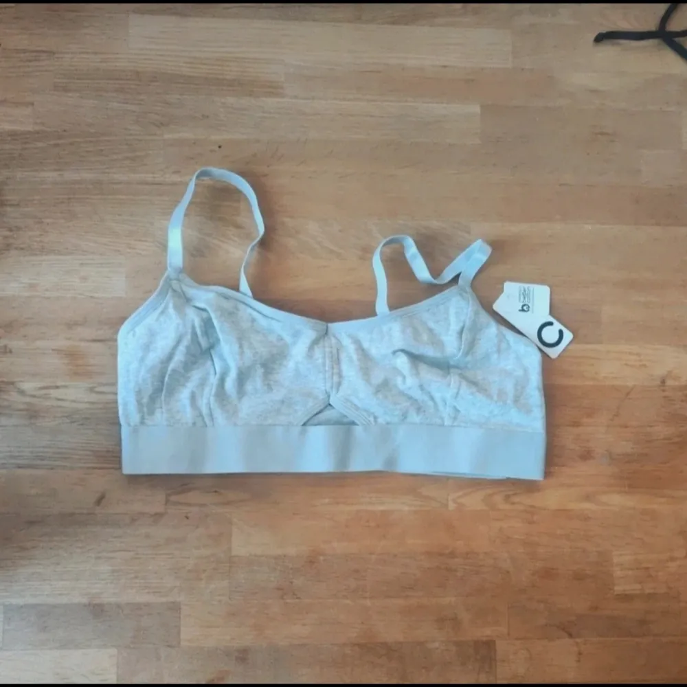 New U Pia Cut Out Bralette Top from Cubus  Size L  Ny pris 179 SEK. Sport & träning.