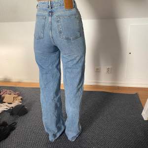 Väldigt sköna jeans från bik bok, säljer pga för stora för mig nu. De är i väldigt gott skick💕