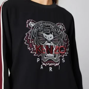 Kenzo Sweater  - Endast använd 2 gånger. Nytt skick. Inköpt på Cenino och Donna för 4999 kronor. Tröjan är i strl M men passar även strl S. Går ner i pris vid snabb affär. Kom med bud.