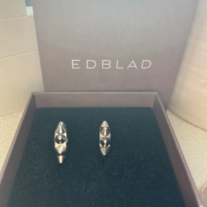 Edblad örhängen  - säljer dessa jättesnygga Edblad örhängen i silver då jag inte använder dem! 🥰 köp gärna via köp nu!