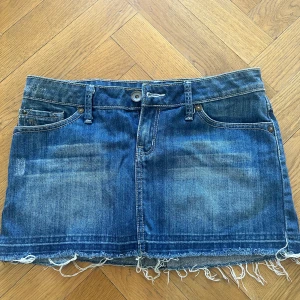 Jeans kjol!  - Super snygg jeanskjol köpt secondhand, använd ett fåtal gånger! 