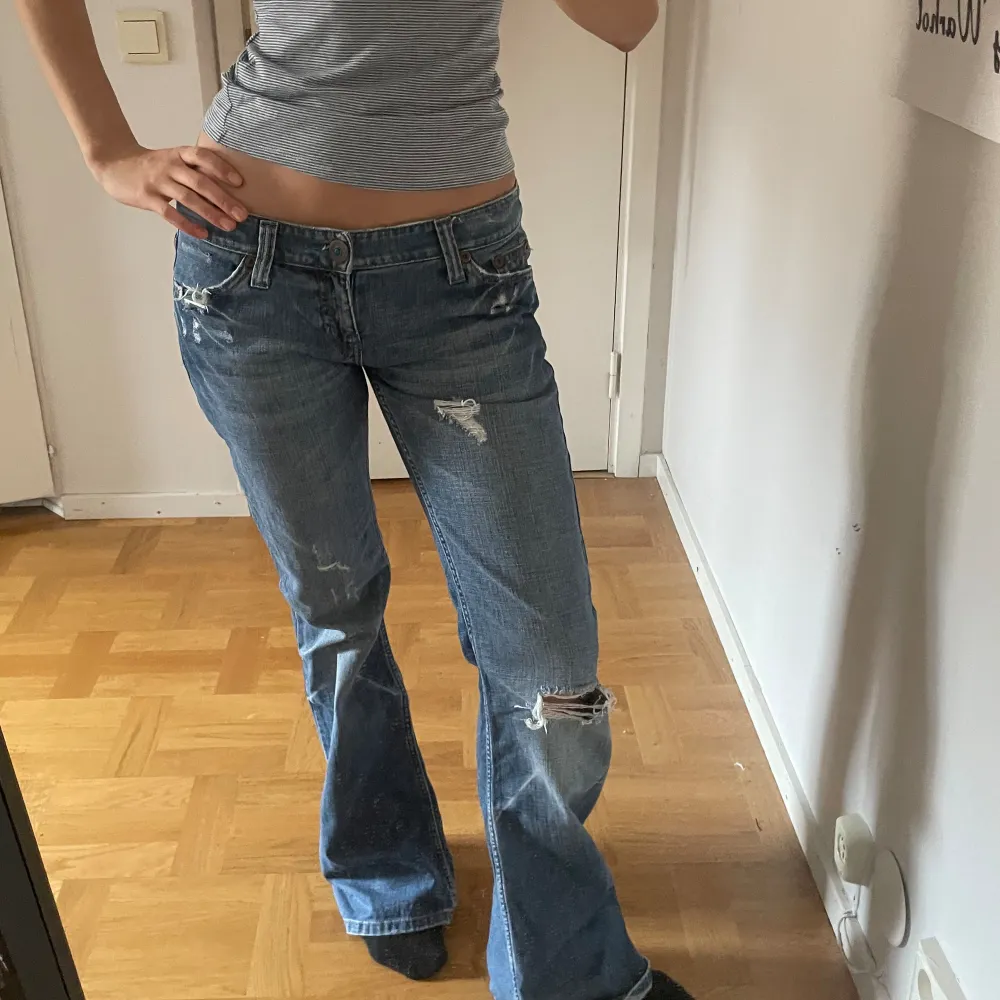 Såå coola Lågmidjade jeans!😽🙏 Midjemått: kommer upp snart. Jeans & Byxor.