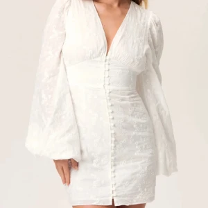 Studentklänning  - Otroligt fin klänning som tyvärr inte passar mig, nyskick