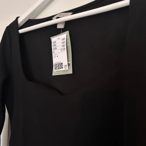 Tröja - Superfin oanvänd långärmad tröja ifrån HM.  I storlek m med prislapp kvar. 