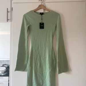 Klänning LXA - Super fin figursydd klänning från Linn ahlborgs kollektion. Mojito dress. Oanvänd. Stl S Säljer då den ej kommer till användning.  För fler bilder. Skicka privat Tryck gärna köp nu.💗 