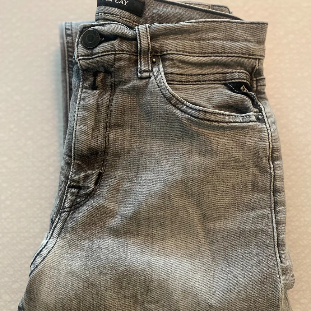Grå Replay jeans i fint skick. Modell Thad. Storlek 12A/150 cm . Jeans & Byxor.