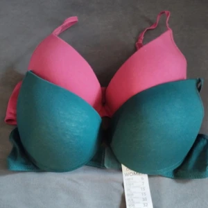 BH 2-pack - Strl 80C. Kolla gärna in mina andra annonser för samfrakt. Katt finns i hemmet (allergivänlig ras).