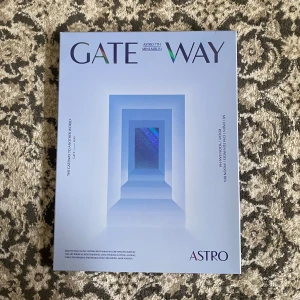 KPOP ALBUM ASTRO - Säljer denna album från ASTRO!! Allt är i bra skick. Albumet inkluderar allt (photocards, posters, m.m). 