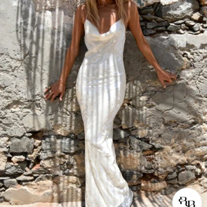Rat & Boa Primrose Dress - Intressekoll! Från rat & boa men är helt slutsåld. Helt oanvänd, endast testad och med prislappen kvar. Säljer då jag hittat en annan balklänning. Säljer endast vid ett bra pris. Nypris: 2200kr