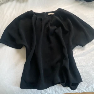 Tröja från Other stories  - Jättesnygg tröja från Other stories storlek 38💗