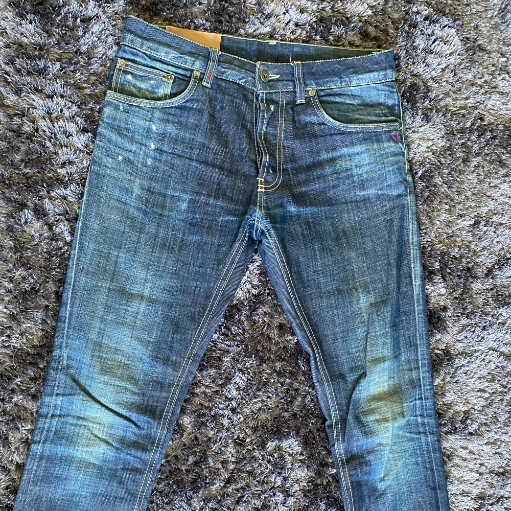 Säljer nu dessa goa jeansen från dondup i storlek 30 i mycket gott skick, 9/10. Vid frågor eller fler bilder är det bara att höra av sig!. Jeans & Byxor.