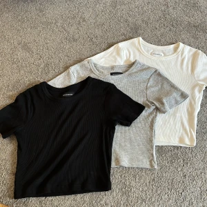 3-pack helt nya t-shirts - Ett 3-pack helt nya, aldrig använda, t-shirts. Köpta från Zalando och är från märket Even&Odd.  Ursprungspris: 399kr