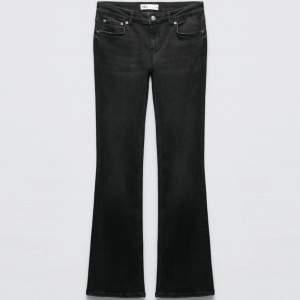 söker dessa låg midjade zara jeans i storlek 34! 💘