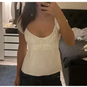 Vit topp - Säljer denna topp från brandy Melville💗lånad bild, skriv för fler bilder💕
