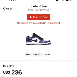 Jordan 1 low ”Court Purple” - Säljer mina jordan 1 court purple skick 8/10 lite creasade och pytte lite smutsiga. Inget lite vatten inte kan fixa storlek 47 (us12,5)