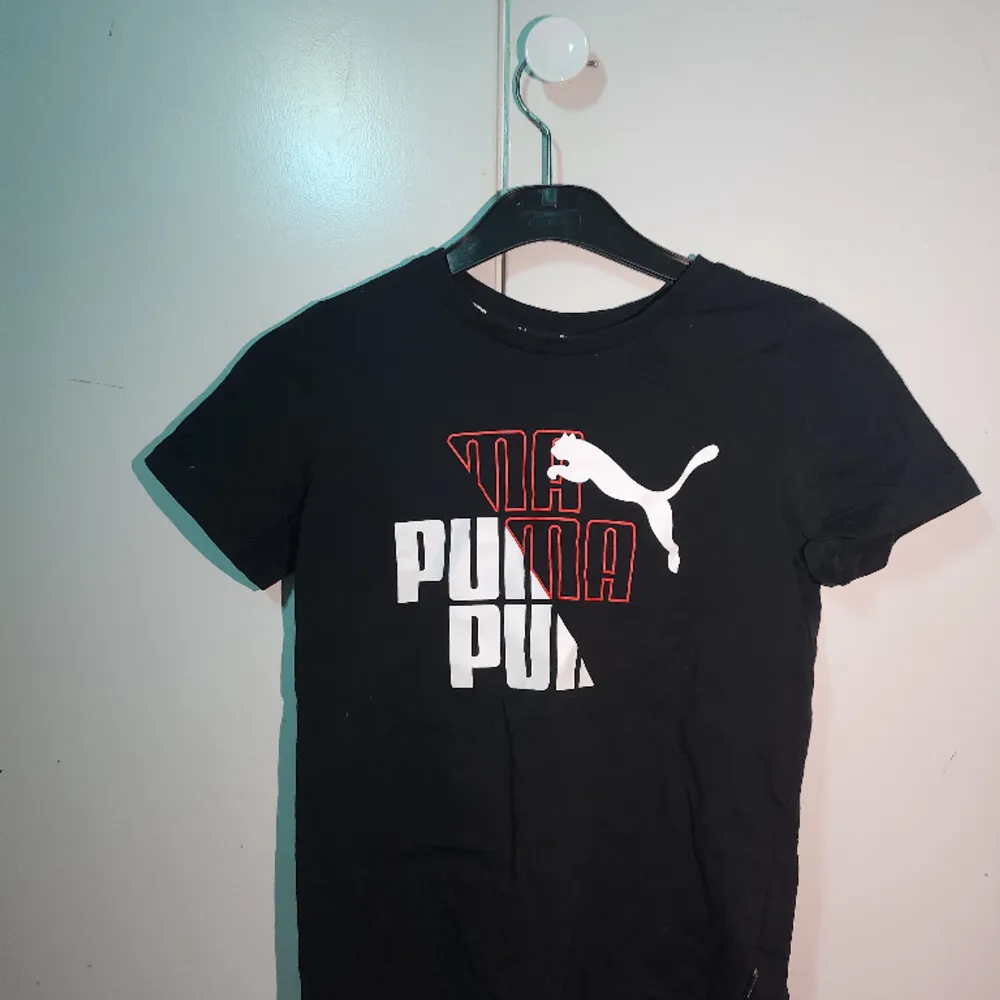 Puma t-shirt storlek 140. T-shirts.