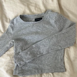 Grå topp från Even&Odd - Grå topp i storlek S köpt från Zalando🥰 I mycket bra skick!
