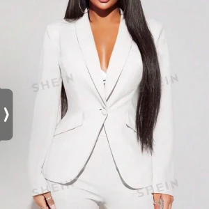 Kavaj - Kavaj som aldrig är använd. Storlek S. Passar även M.