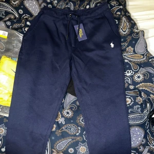 Ralph lauren polo byxor - Säljer mjukis byxorna på grund av att den inte passar mig. Helt ny oanvänd.