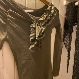 Vintage topp - Vintage unik topp köpt secondhand i Köpenhamn. Dubbla lager mesh. Sjukt snygg och unik. Köpt för 45€