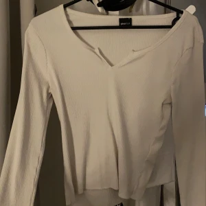 Långärmad - Fin långärmad bas topp från Gina, storlek M men sitter som S