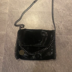Kedjeväska - Jag säljer min helt oanvända Kedjeväska🙌🏼