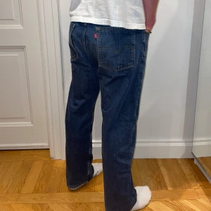 Levis jeans - Snygga straight herrjeans från Levis. Använda men i fint skick. Skriv för frågor ❣️