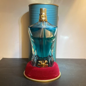 Jean paul Gaultier LE BEAU - En Jean Paul Gaultier Le Beau parfym som knappt är använd ca 5-10 spray.  Köpare betalar frakt
