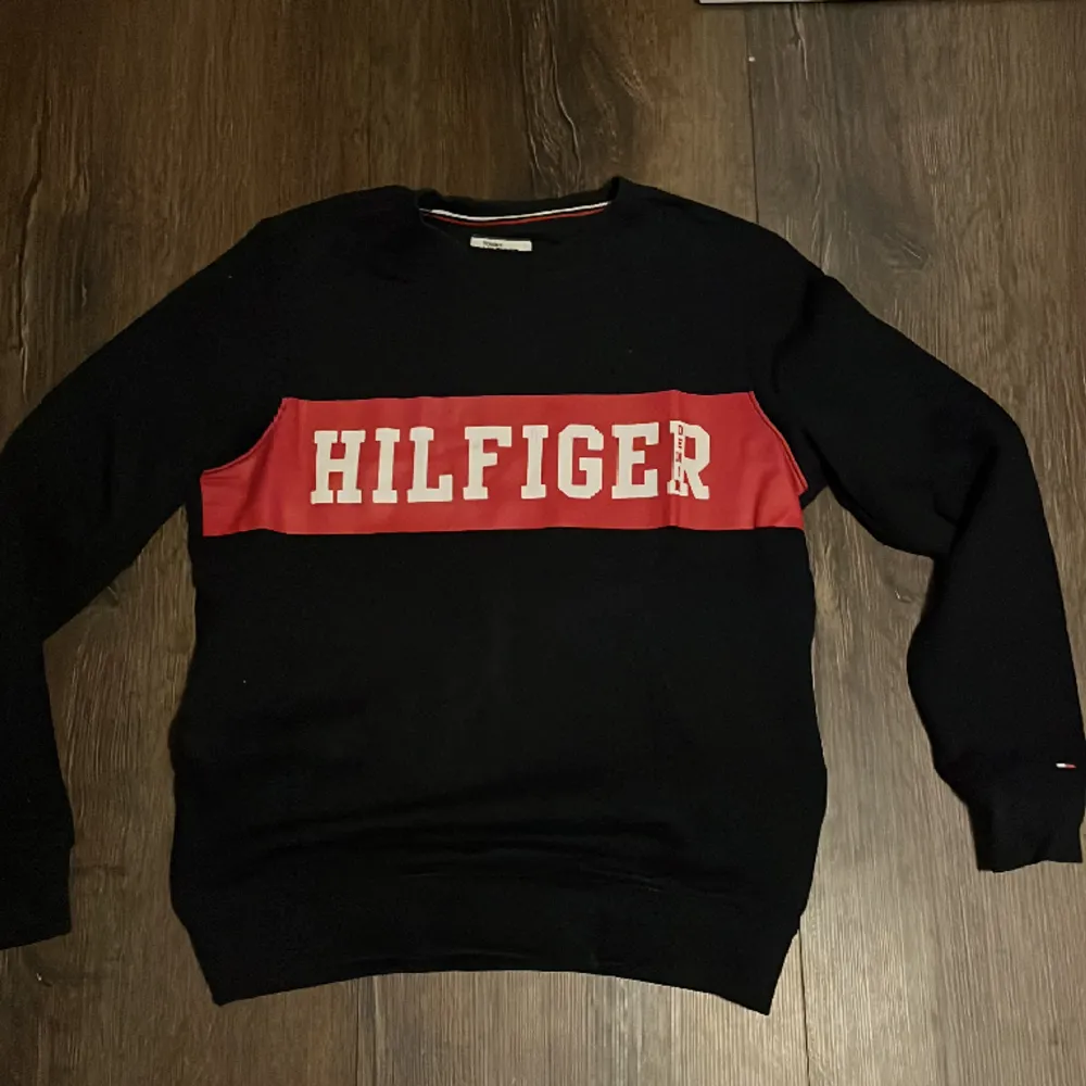 Tommy Hilfiger tröja skick 7/10 Stl m. Tröjor & Koftor.