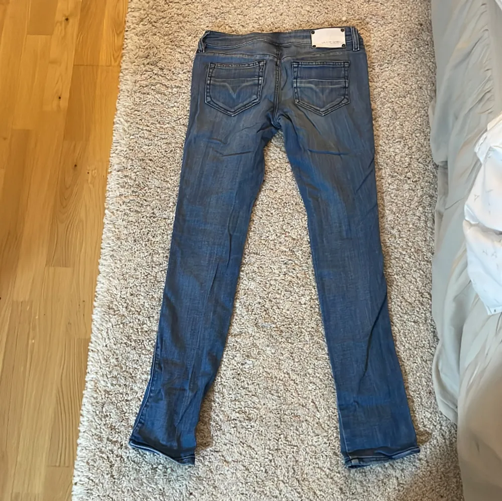 Lågmidjade straight diesel jeans i storlek W26, L34. Inga defekter❤️. Jeans & Byxor.