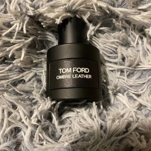 Tom Ford parfym  - Knappt använd typ 40 ml kvar, nytt pris 1400