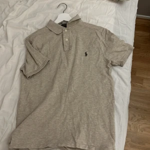 Ralph lauren piké M - Aldrig använd storlek M nypris 1300