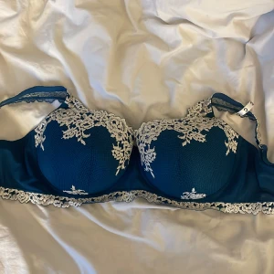 Intimissimi Bh - Säljer denna oanvända balcobette bh-n från intimissimi då den är för stor för mig❤️