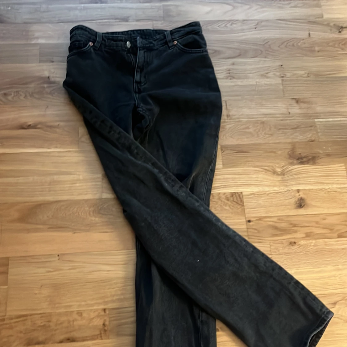 Jeans lågmidjade gråa ( MONKI jeans )