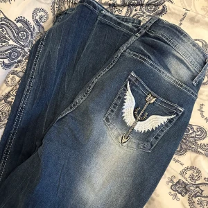 jeans  - helt nya jeans från plick, säljer för att jag är missnöjd med hur dom sitter på mig - vet dock inte vart dom är ifrån! 💕