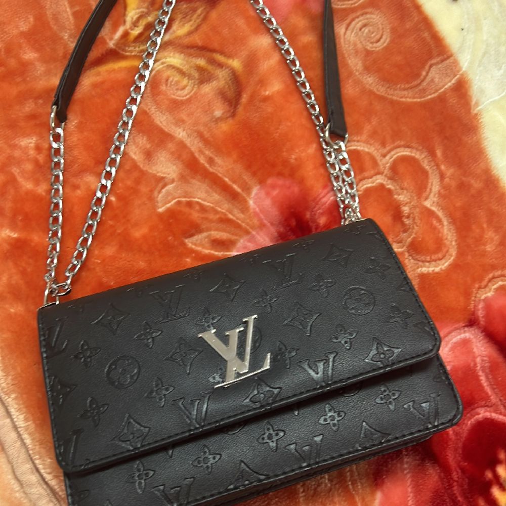 Svart Märkes väska - Louis Vuitton | Plick Second Hand