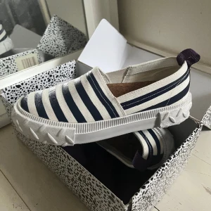 Eytys sneakers - Säljer nu dessa helt oanvända eytys då de var för små för mig, storlek 37, pris kan diskuteras 