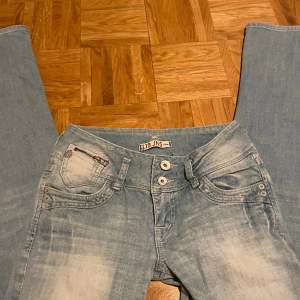 Jeans från ltb som sitter lågmidjat💗storleken står inte på byxorna