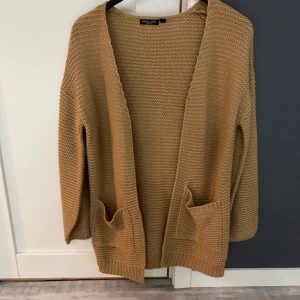 Kofta - Kofta aldrig använd i fi kanel färg och lite mer till översize. 