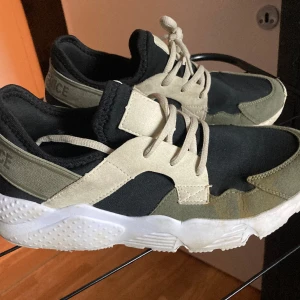 Gymnastik skor  - Gymnastikskor i nyskick  Strl. 40