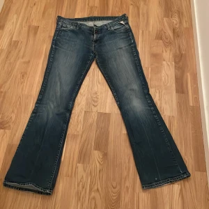 Replay jeans  - Jätte fina låg midjade boutcut jeans från Replay 